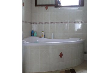 Ukrajina Privát Vary, Eksterijer